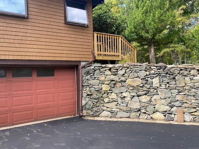 Photo - 319 Hell Hollow Rd
