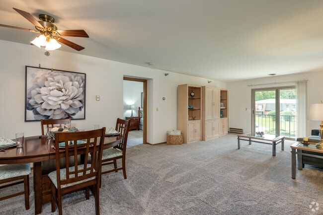 2 BR, 2 BA - 1,073SF
