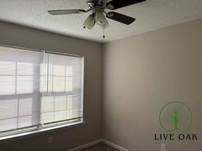 Photo - 553 Jefferson Cir