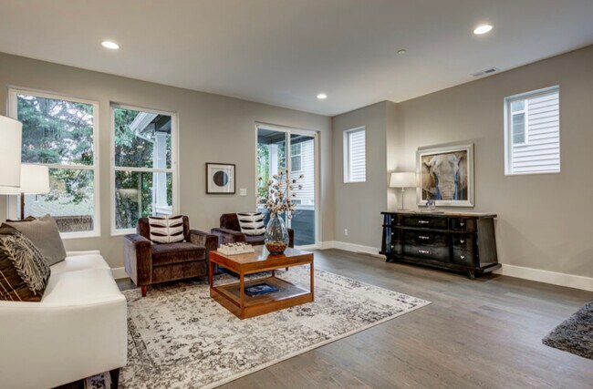 Photo - 6049 NE Flanders St Unit 6049