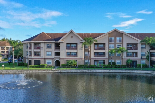 Estanque - Tuscano at Suncoast Crossings