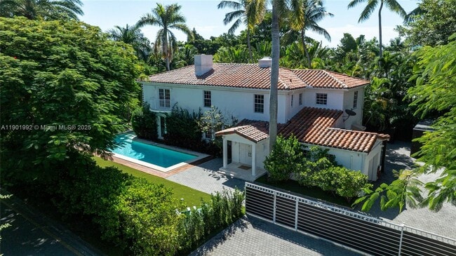 Photo - 140 N Hibiscus Dr