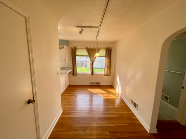 Photo - 778 4th Ave W