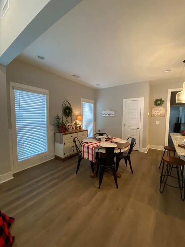 1283 Burrow Cir