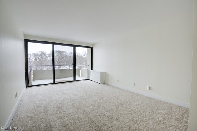 Photo - 2 Bratenahl Pl Unit 2D