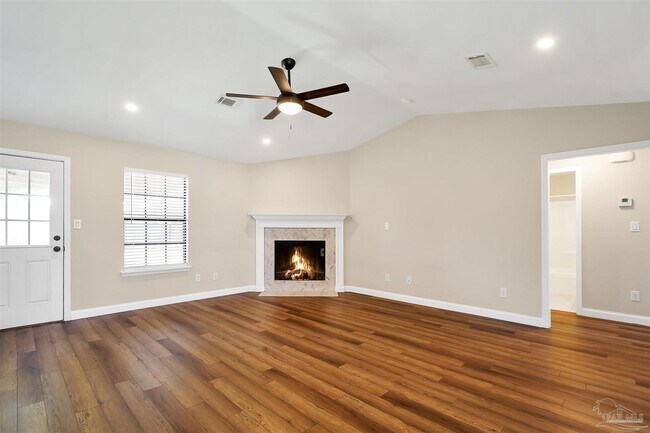 Photo - 323 Twisted Oak Dr