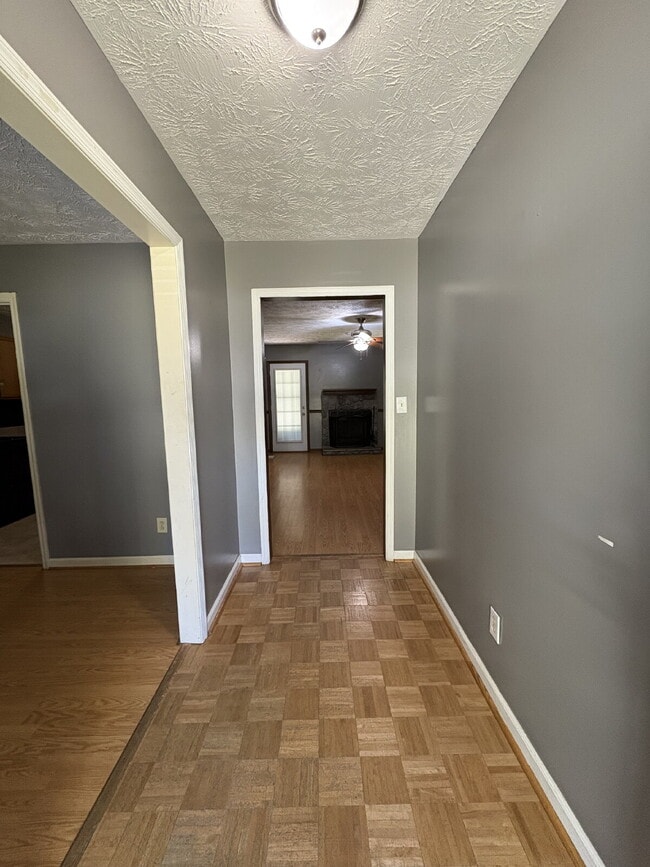 Photo - 204 Cobblestone Ct