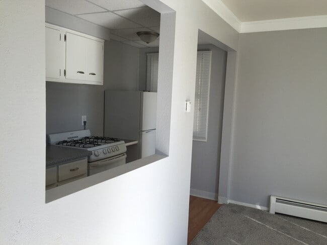 Nice opening for atmosphere and setting for items - 2032 S Oneida St Unit 1
