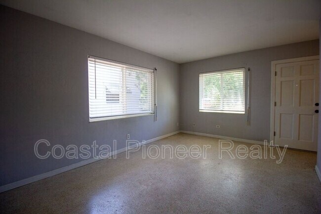 Photo - 325 42nd Ave N