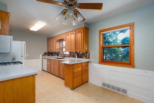 Photo - 508 Malin St