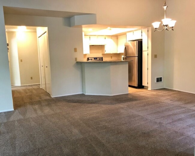 Photo - Spacious 2db, 2ba Condo Downtown Bellevue in Tranquil Setting Unit 2