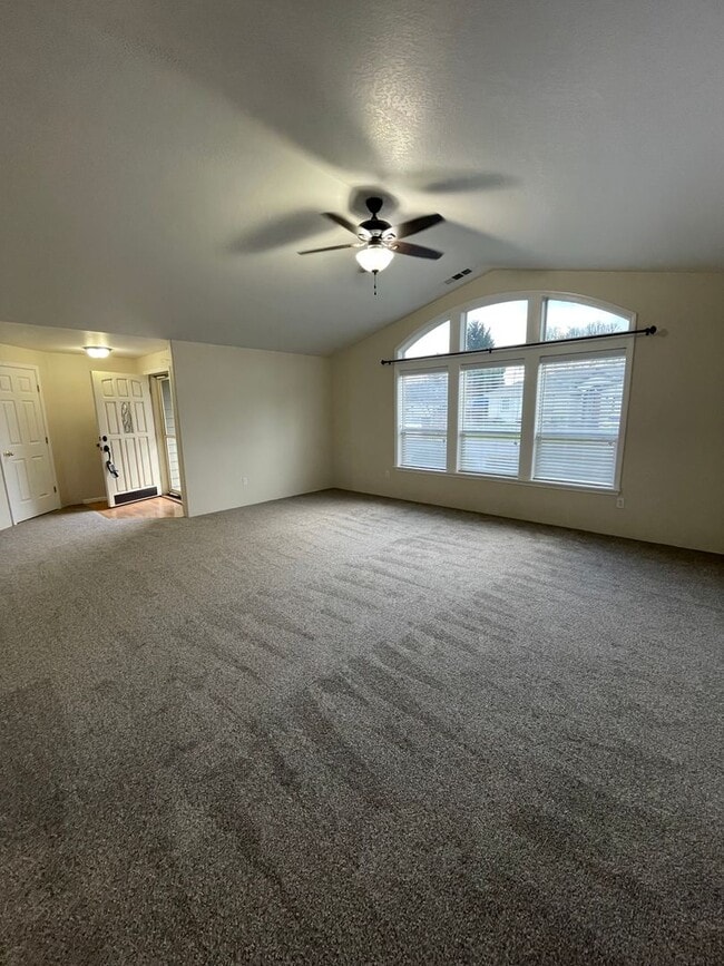 Photo - Spacious 3 bedroom, 2 bathroom home- CENTRAL POINT!