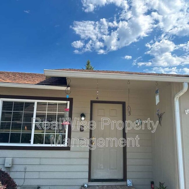 Building Photo - 1312 Dowell Rd Unit B Rental