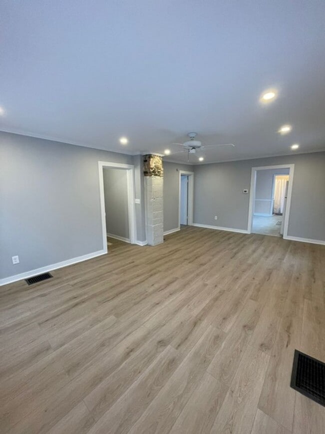 Photo - Newly Renovated 2 Bedroom Duplex