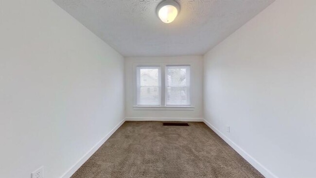 Photo - 908 Sprague St Condo Unit BEDROOM 2D - 688832