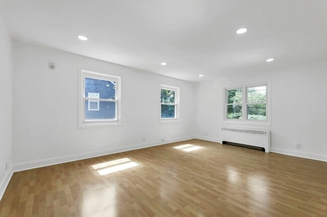 Building Photo - 179A Christie Heights St Unit B