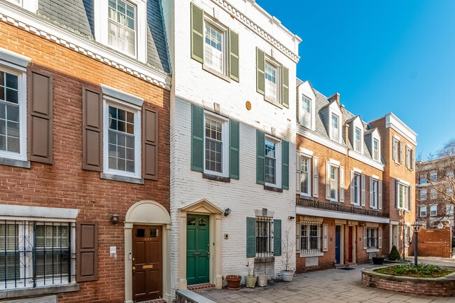 Building Photo - 1839 Biltmore St NW Unit B