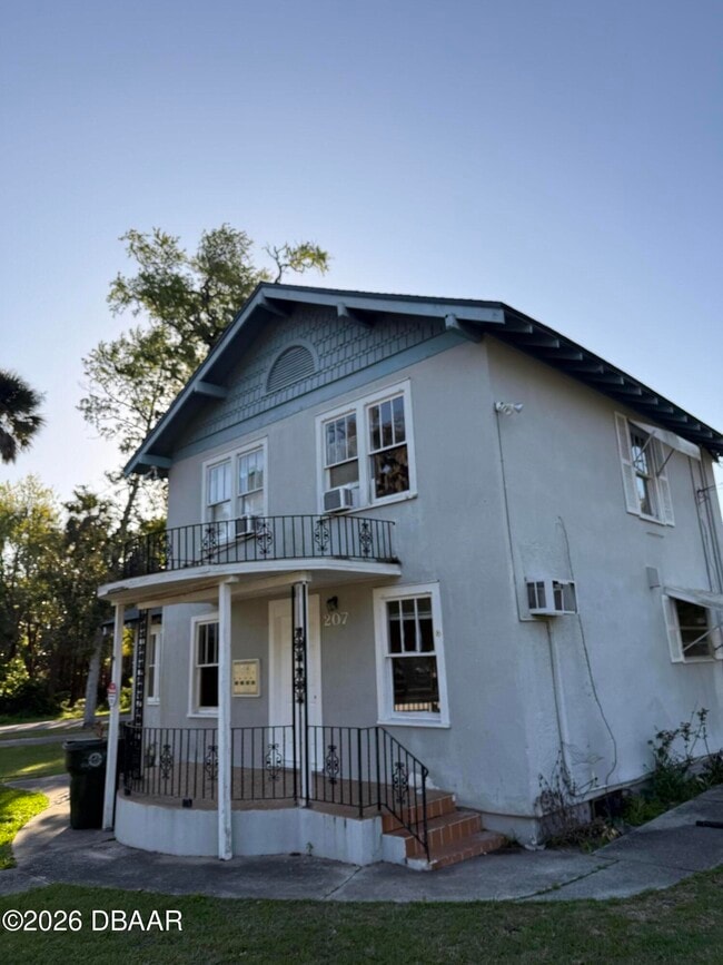 Building Photo - 207 Francis Parkman Pl Unit 1