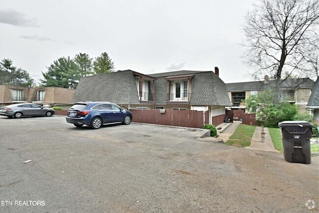 Building Photo - 9111 Woodpark Ln NW Rental