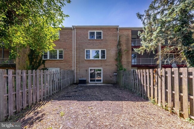 Photo - 1445 Boxwood Dr