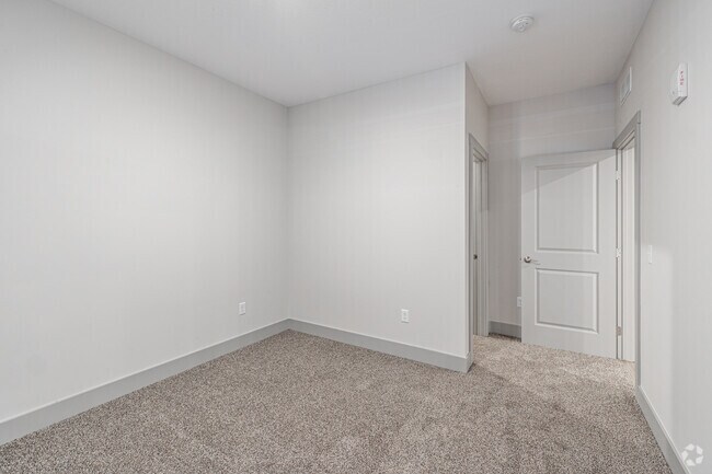 1BR, 1BA - 931SF - Driftwood - Bedroom