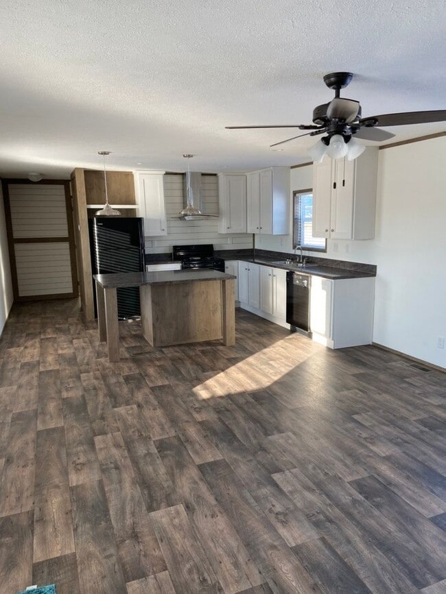 Building Photo - Renovated 3bd/2ba Rental Available!