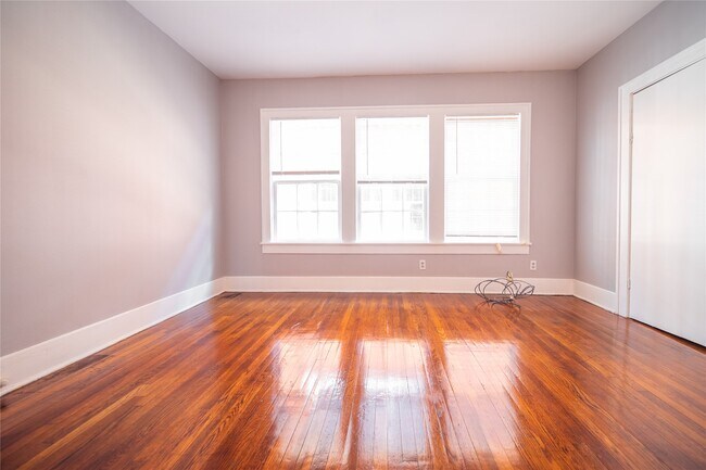 Photo - 1818 Calumet St