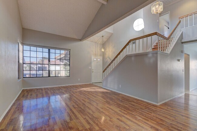 Photo - 356 Amalfi St