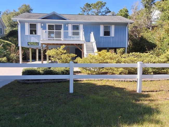 Building Photo - Beautiful home in Emerald Isle.