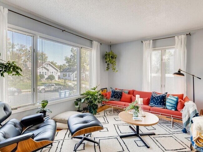 Photo - "Charming 2-Bed Retreat on Laurel Ave – Spacious 825 Sq Ft in Minneapolis!" 6/5/2026