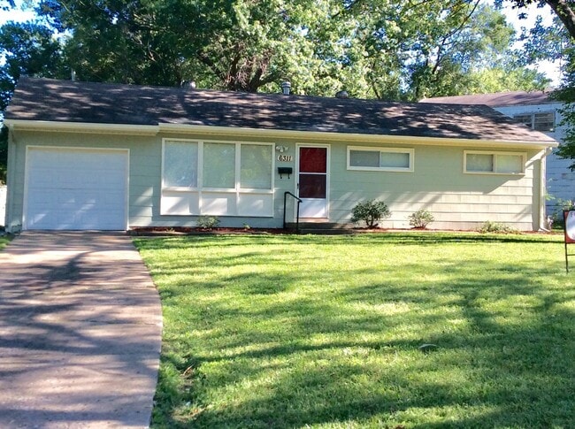 Building Photo - Beautifully redone 3 bedroom home in Grand...