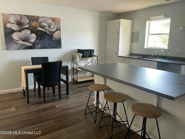 Photo - 20413 Longview Rd