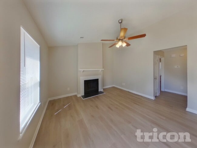 Photo - 217 Westport Dr