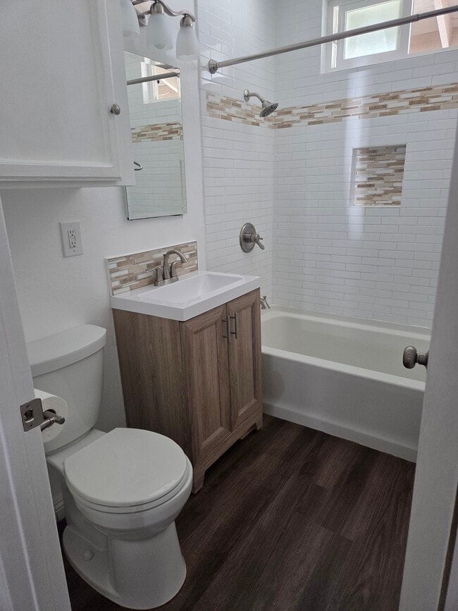 553 Chatsworth Dr Unit 1