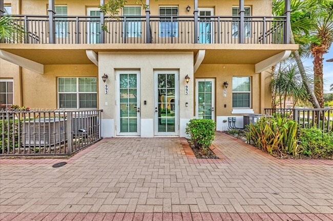 Photo - 995 SW 147th Ave