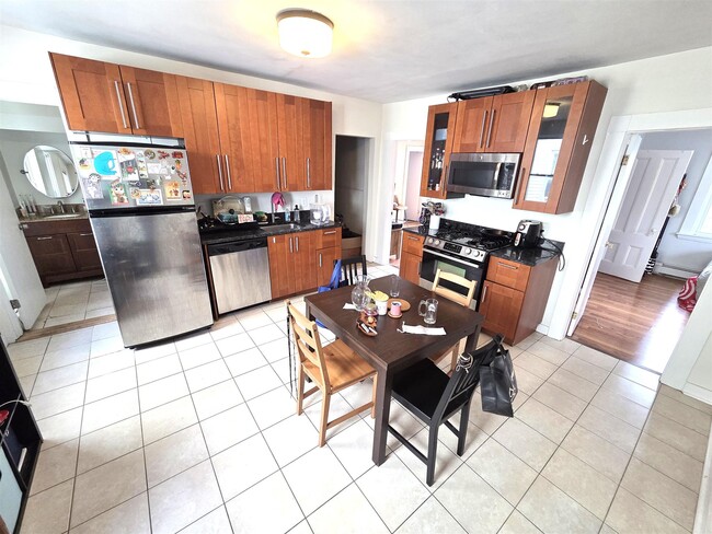 Building Photo - 273 Cardinal Medeiros Ave Unit 1