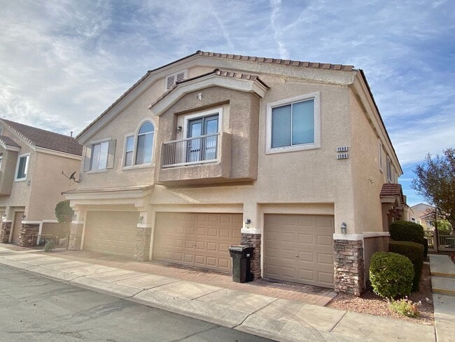 Building Photo - OVELY 2 BED ROOM 2 BATHROOM TOWNHOES LOCATED IN A GATED COMMUNITY IN HENDERSON