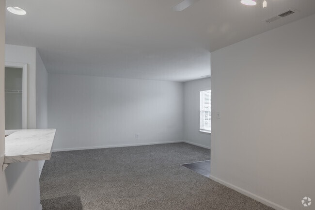 2BR,2BA,-950SF