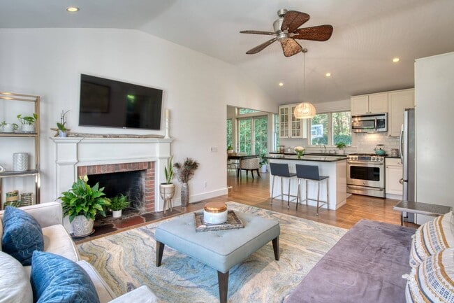 Photo - 79 Miller Ln E