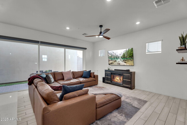 Photo - 280 E Aster Dr