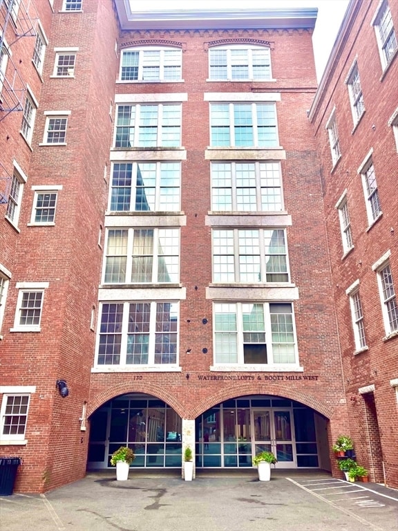 Building Photo - 130 John St Unit 355