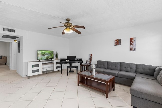 3028 Harwood D