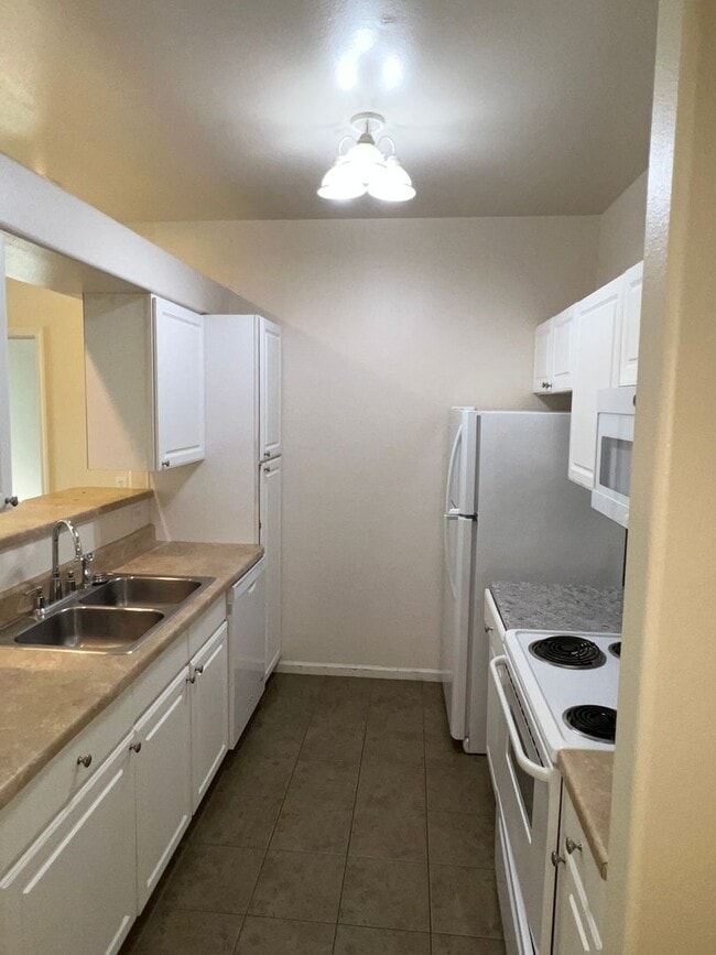 Photo - 1930 Monte Vista Dr Unidad 8