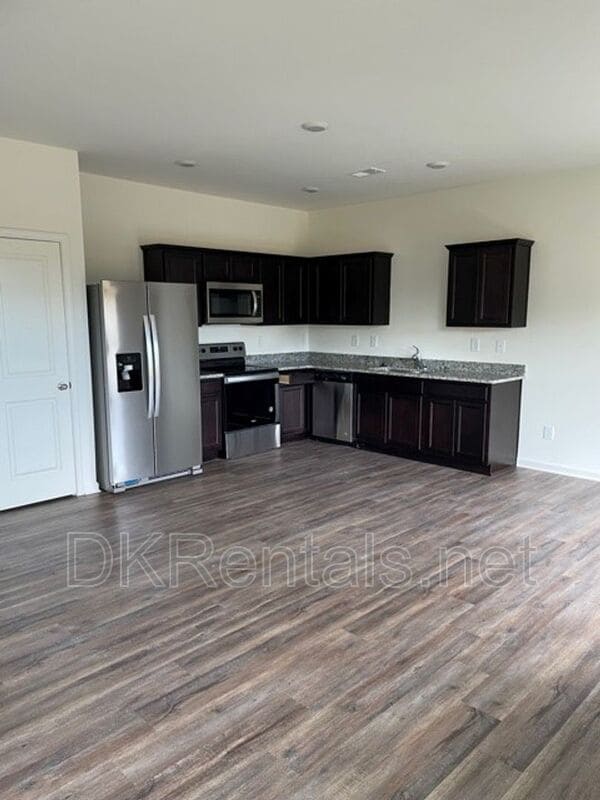 Photo - 241 Grand Central Wy