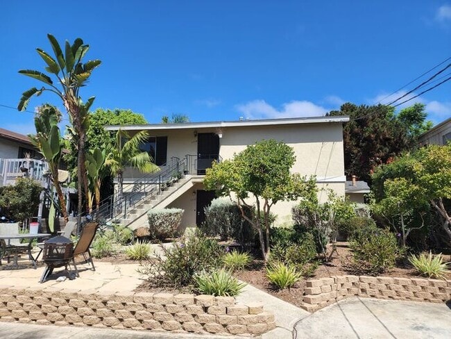 Building Photo - Spacious 2BR Duplex For Rent. Close to Sail Bay and only 6 Blocks to the Beach