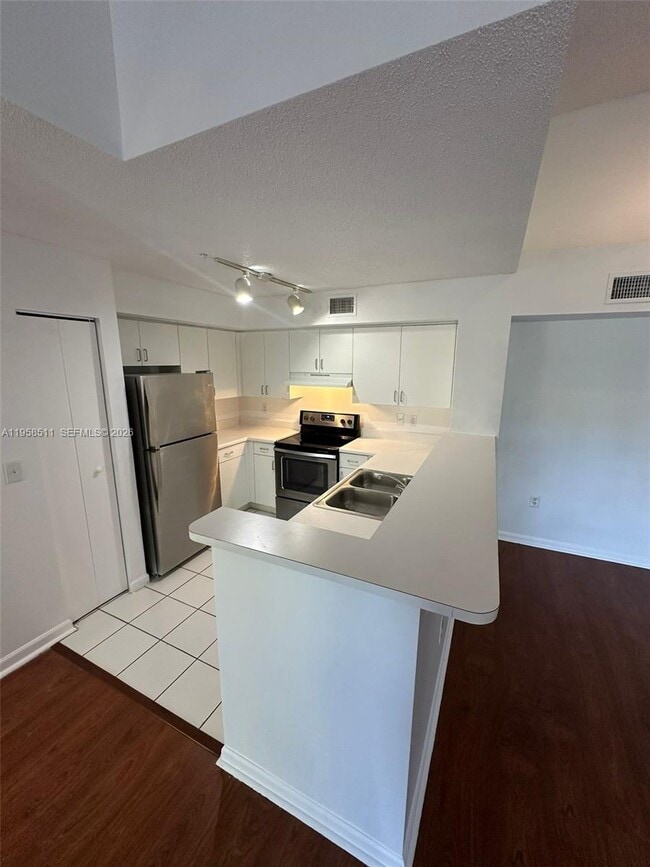 Photo - 4848 N State Rd 7 Unidad 4306