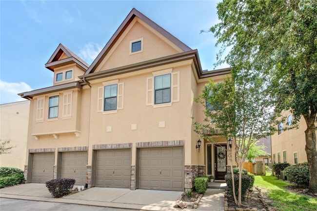 Building Photo - 11623 Royal Oaks Crossing