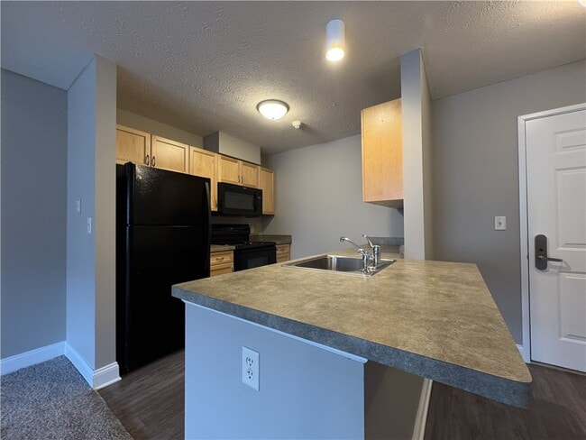 Photo - 270 Exchange Blvd