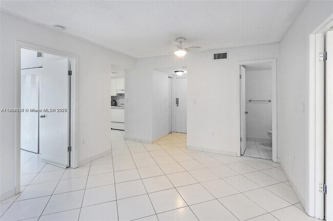 Photo - 2600 Collins Ave Unit 405