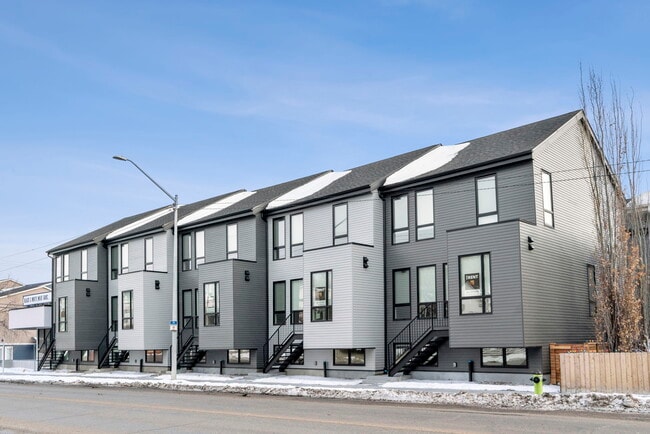 Building Photo - 8 8 St SE